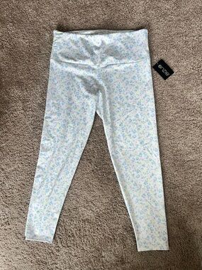 Onzie High Rise Leggings in English Garden Pastel Floral - Size XL - NWT